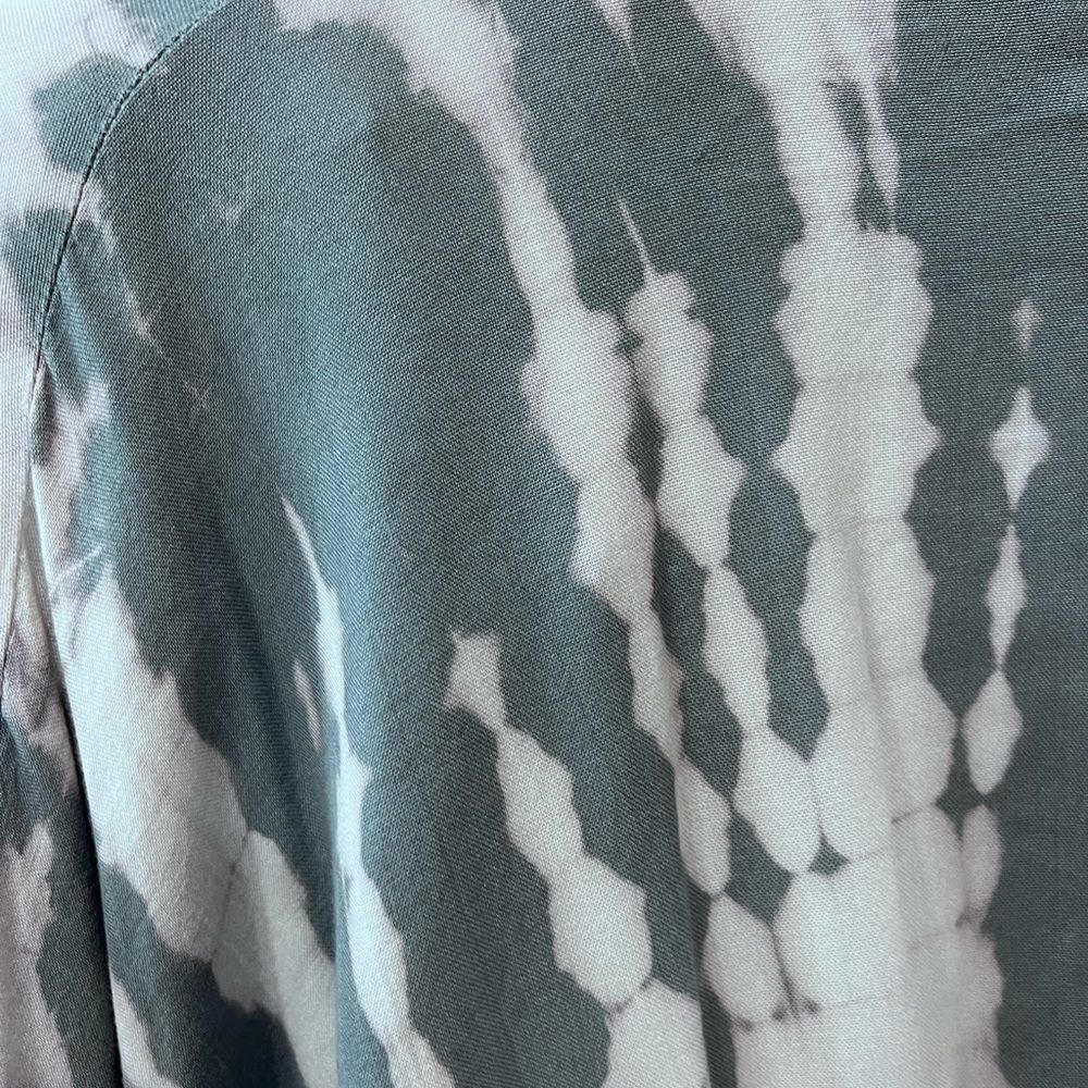 Sim & Sam S/M Tie Dye White/Gray Kimono - Picture 3 of 10